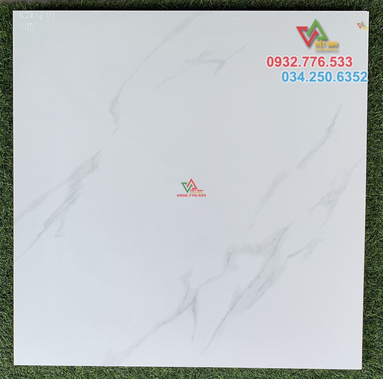 Gạch 60x60 màu trắng vân mây họa tiết đẹp