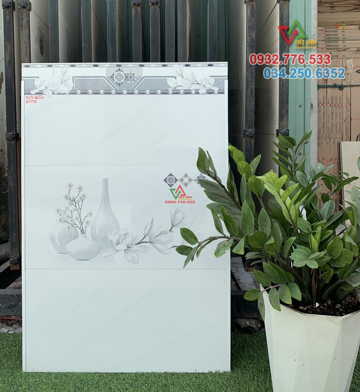 Gạch 30x60 màu trắng sang trọng ốp tường