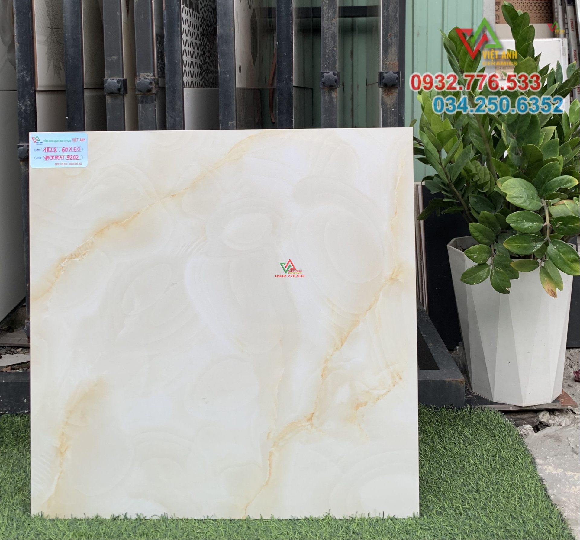Gạch 60x60 màu trắng vân cam sang trọng