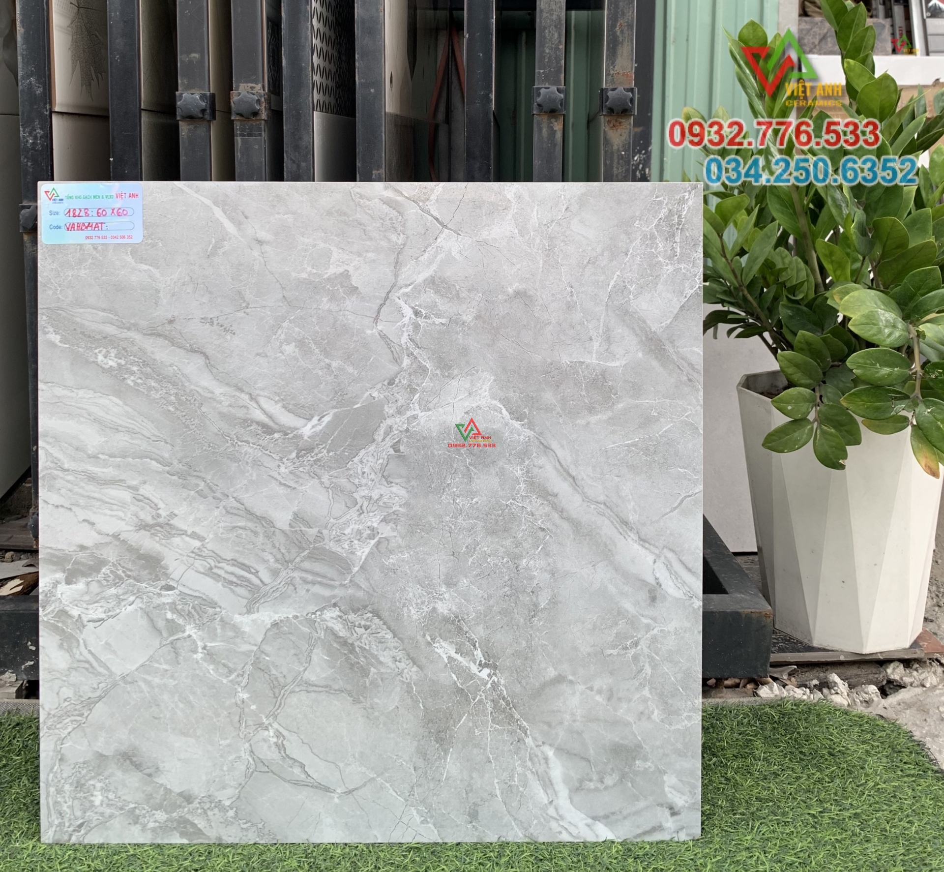 Gạch 60x60 màu xám đá ốp nền nhà biệt thự