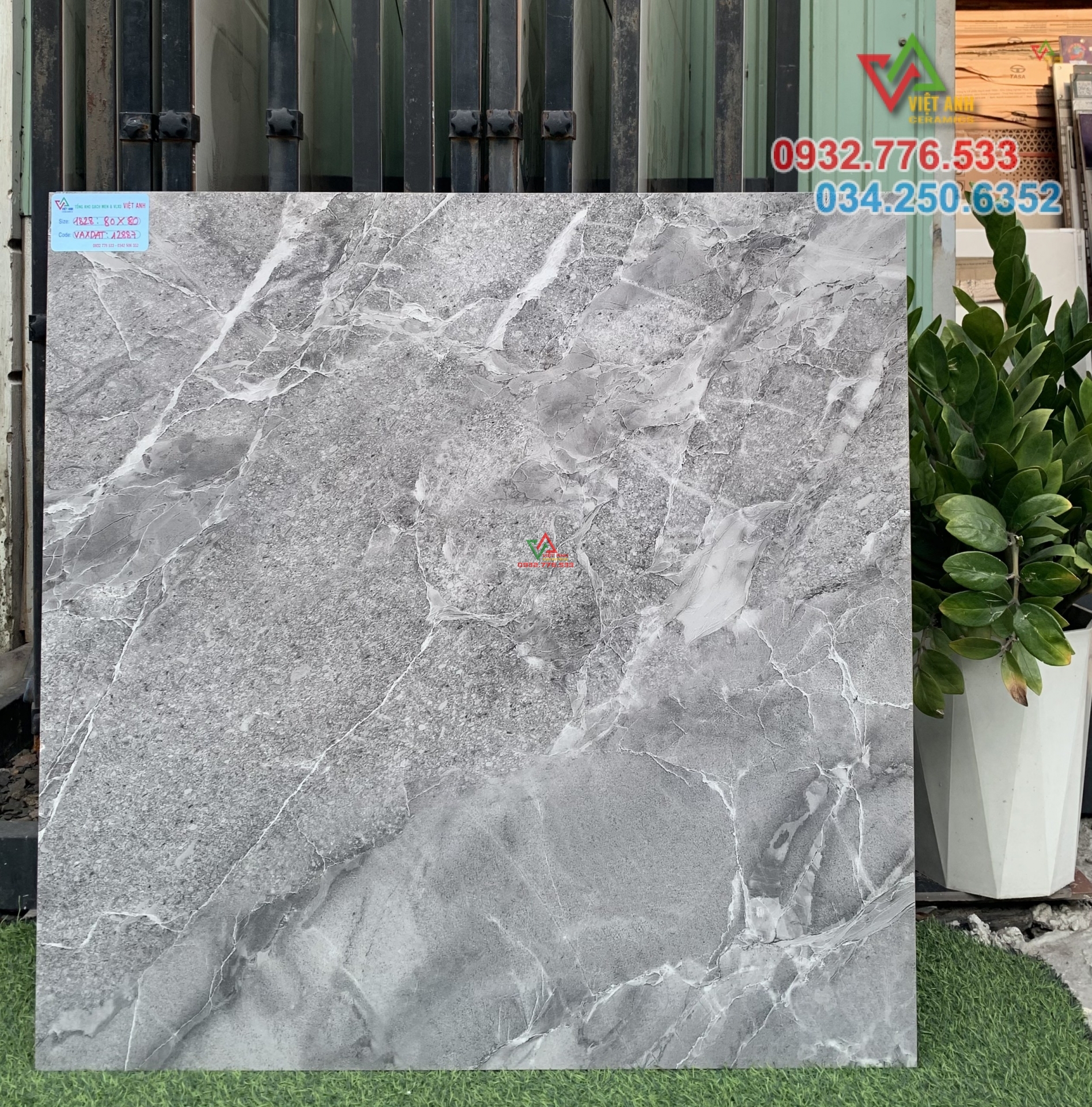 Gạch 80x80 đá bóng kiếng toàn phần màu xám