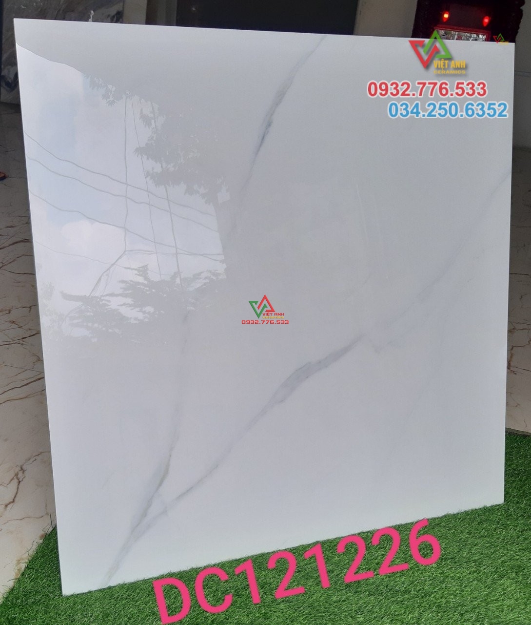 Gạch 120x120 bóng kiếng màu trắng sọc