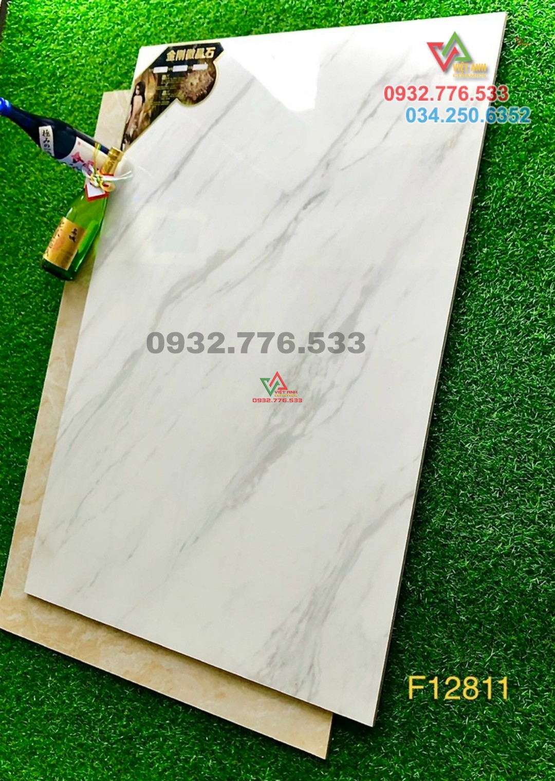 Gạch 80x120 bóng kiếng màu trắng sọc ốp phòng ngủ