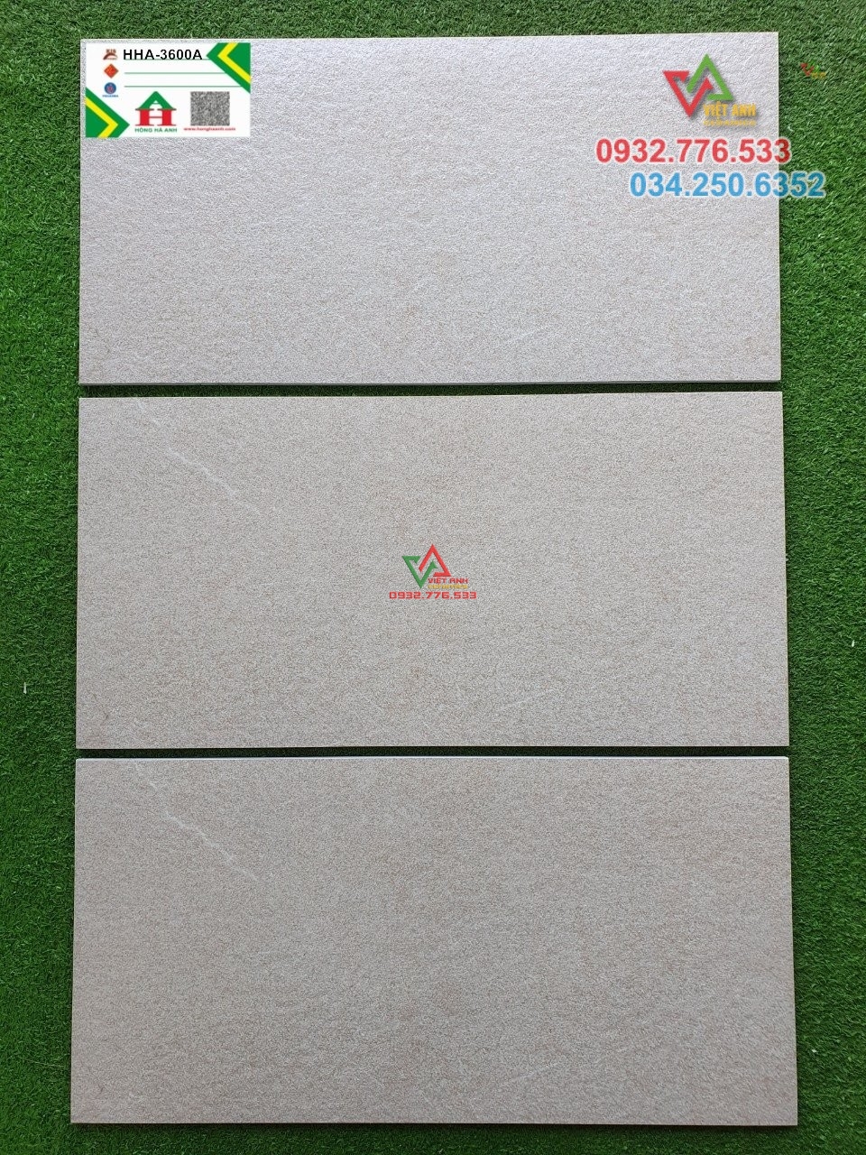 Gạch 30x60 ốp tường màu xám không hoa văn