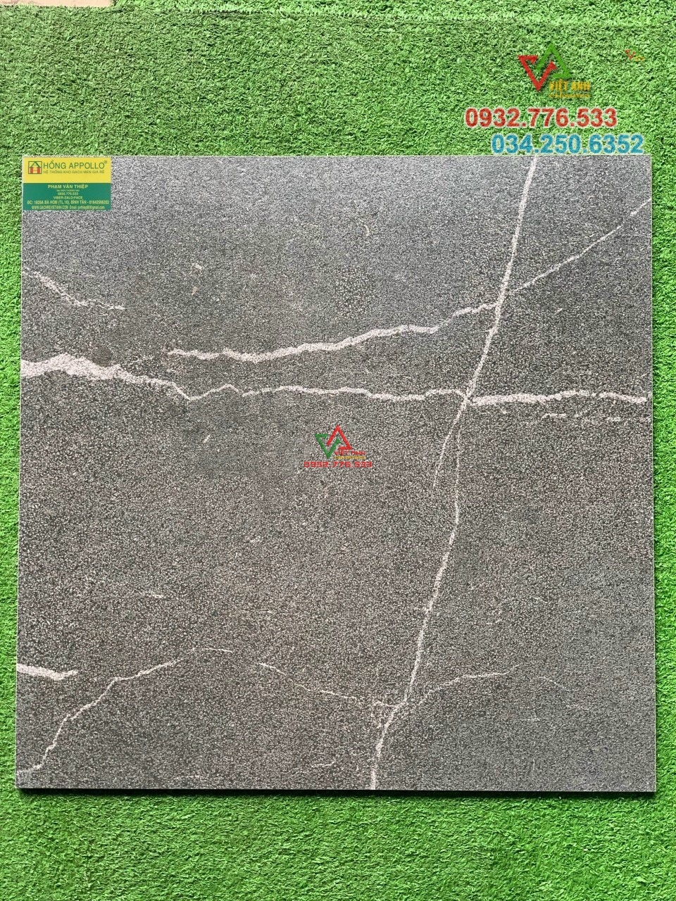 Gạch 60x60 màu xám sọc trắng hàng mờ