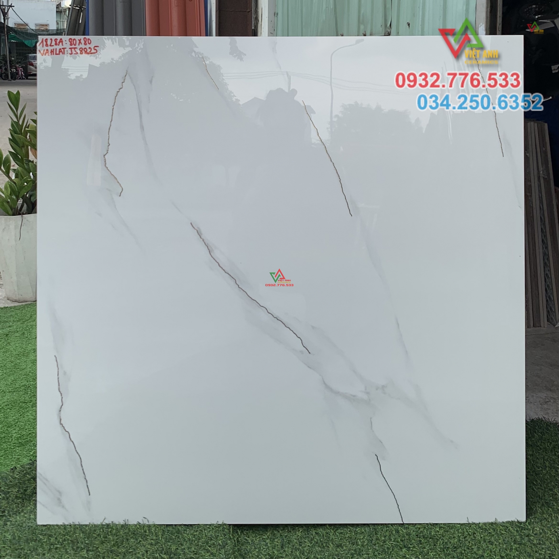 Gạch 80x80 hàng nhập khẩu TQ màu trắng vân khói xám