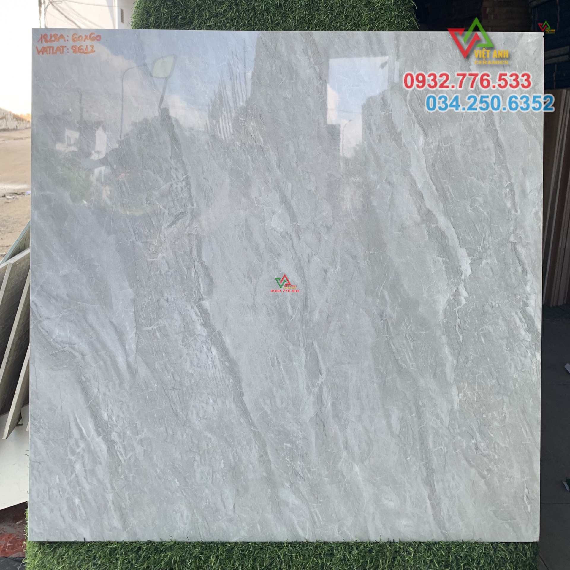 Gạch 60x60 đá bóng kiếng màu xám ốp nền nhà