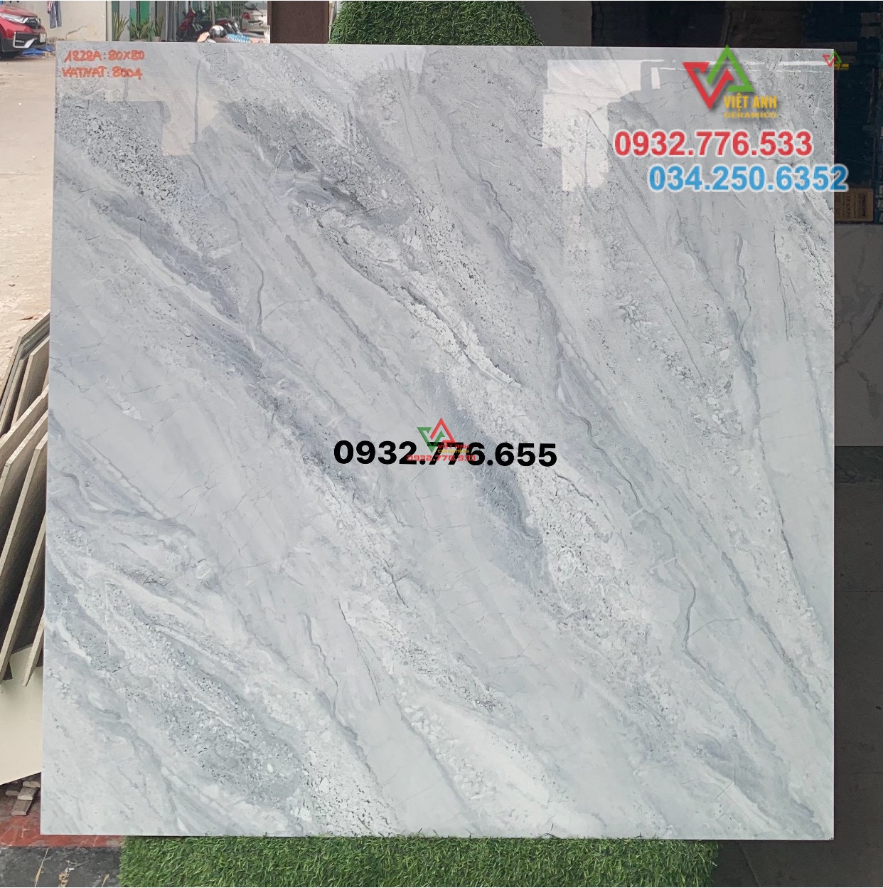 Gạch 80x80 hàng sale năm 2023 màu xám