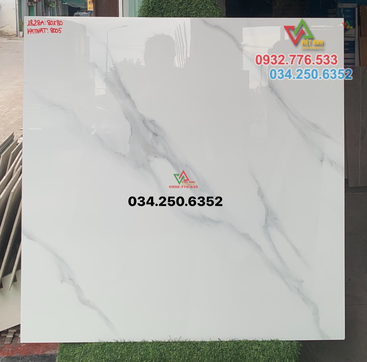 Gạch 80x80 màu trắng vân mây nhẹ hàng VN xả kho