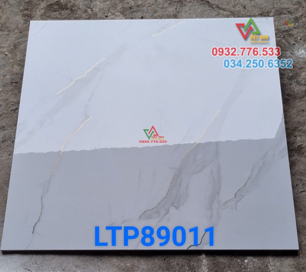 Gạch 80x80 màu trắng vân mây khắc kim tại Nguyễn Trãi Q5