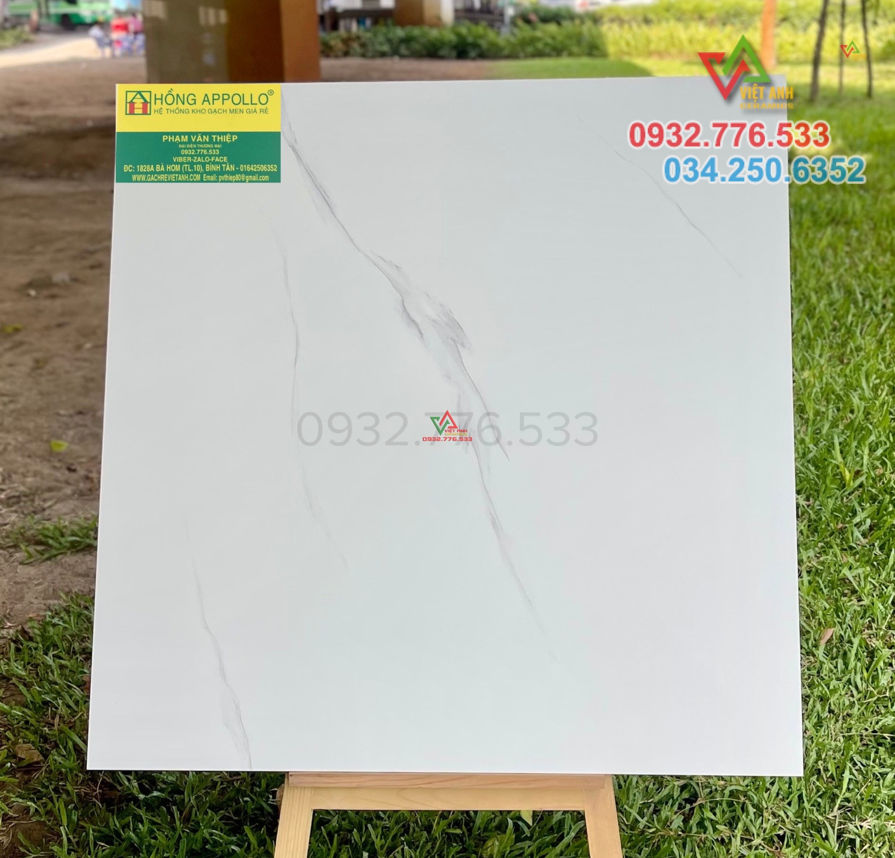 Gạch 100x100 màu trắng vân mây nhẹ hàng bóng kiếng