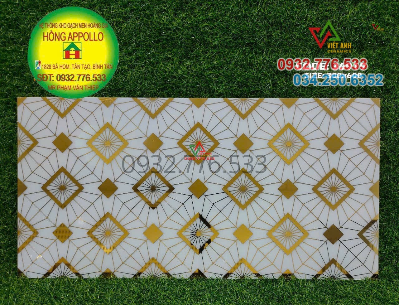 Gạch 30x60 bóng kiếng ốp tường nhũ vàng họa tiết hình tứ giác