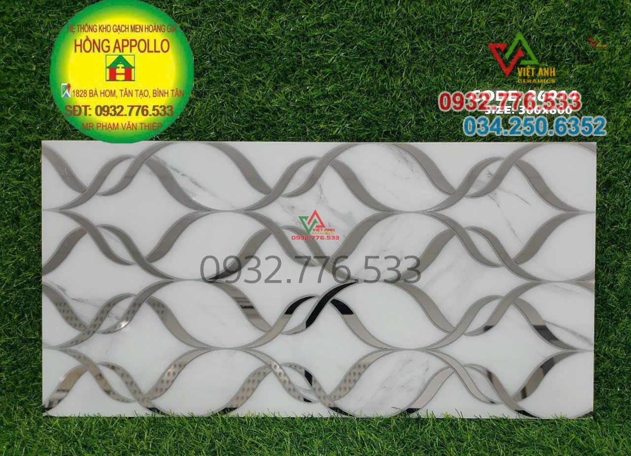 Gạch 30x60 ốp tường cầu thang nhũ bạc sang trọng