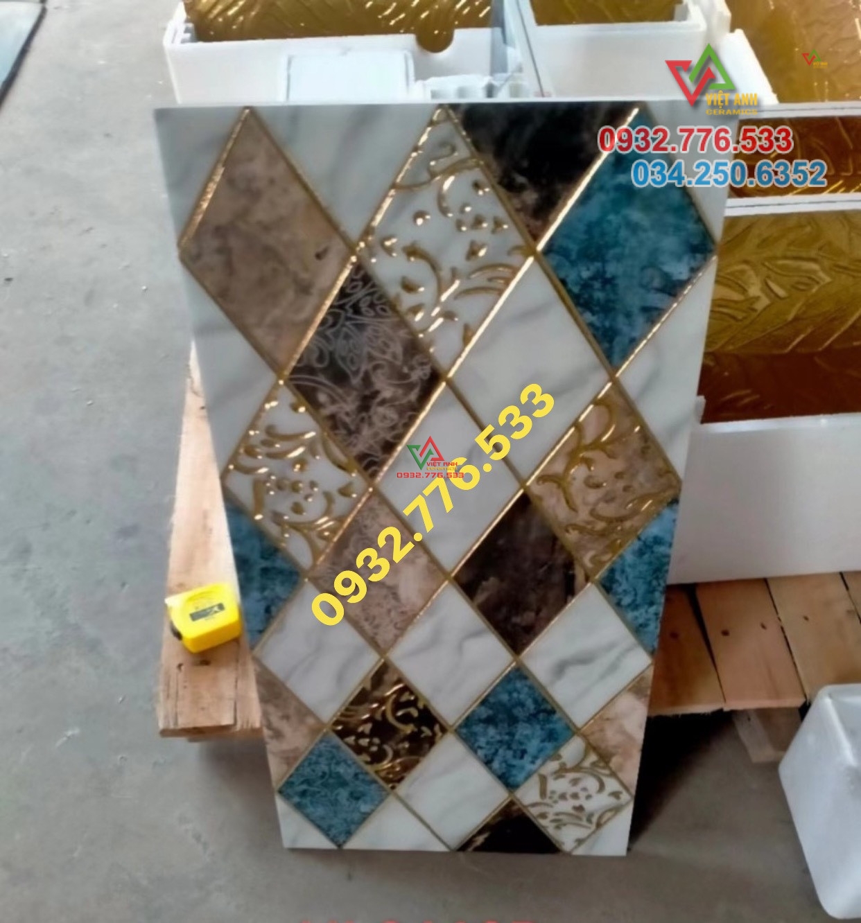 Gạch 30x60 ốp tường sảnh hotel hình thoi hàng nhập