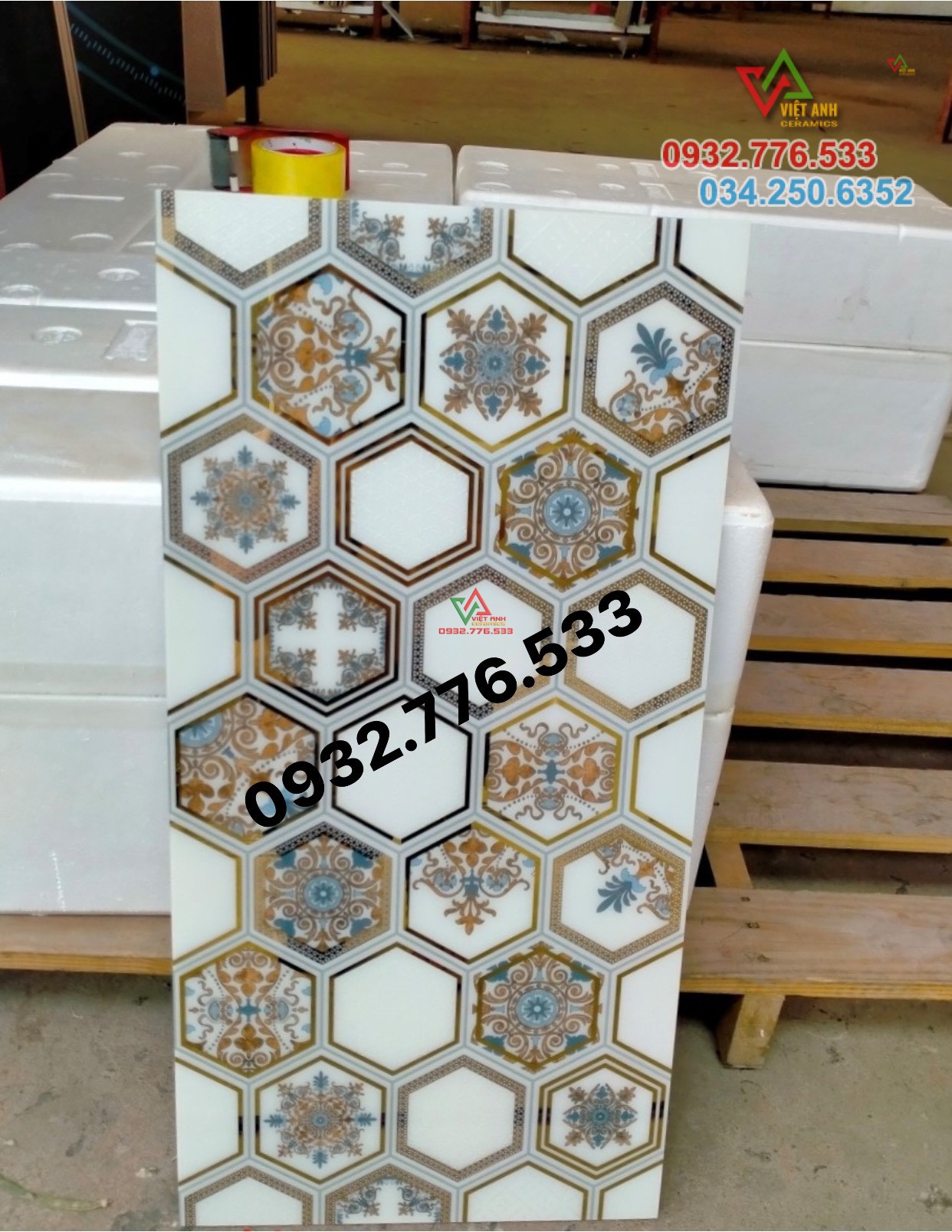 Gạch 30x60 hàng điểm trang trí hình lục giác cổ điển
