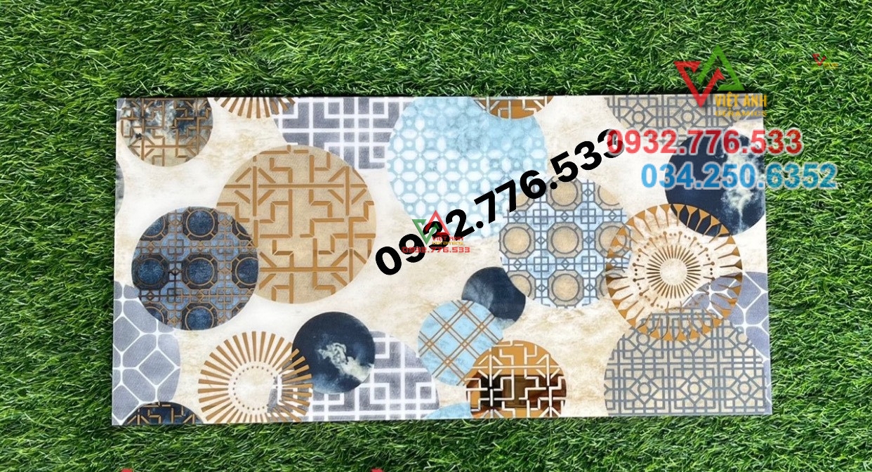 Gạch 30x60 trang trí tường nhà họa tiết hiện đại