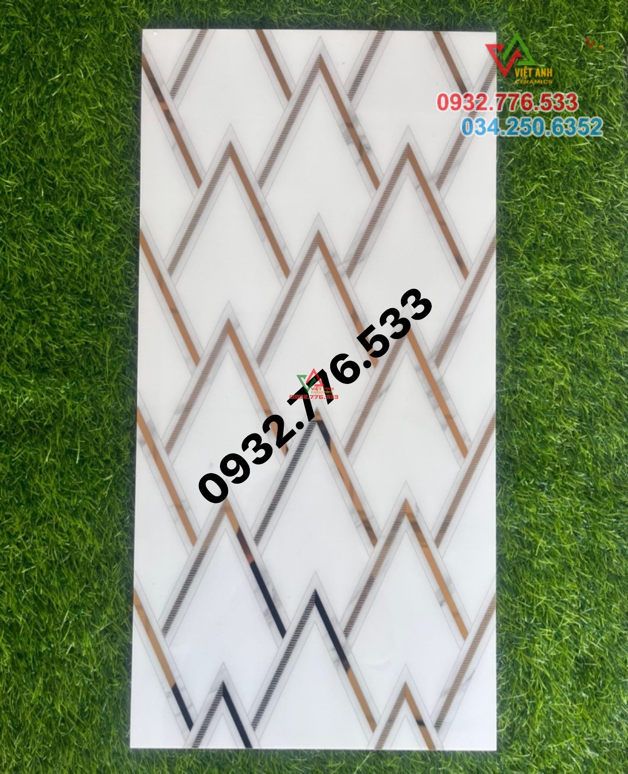 Gạch điểm 30x60 bóng kiếng nhập khẩu tại Trung Quốc