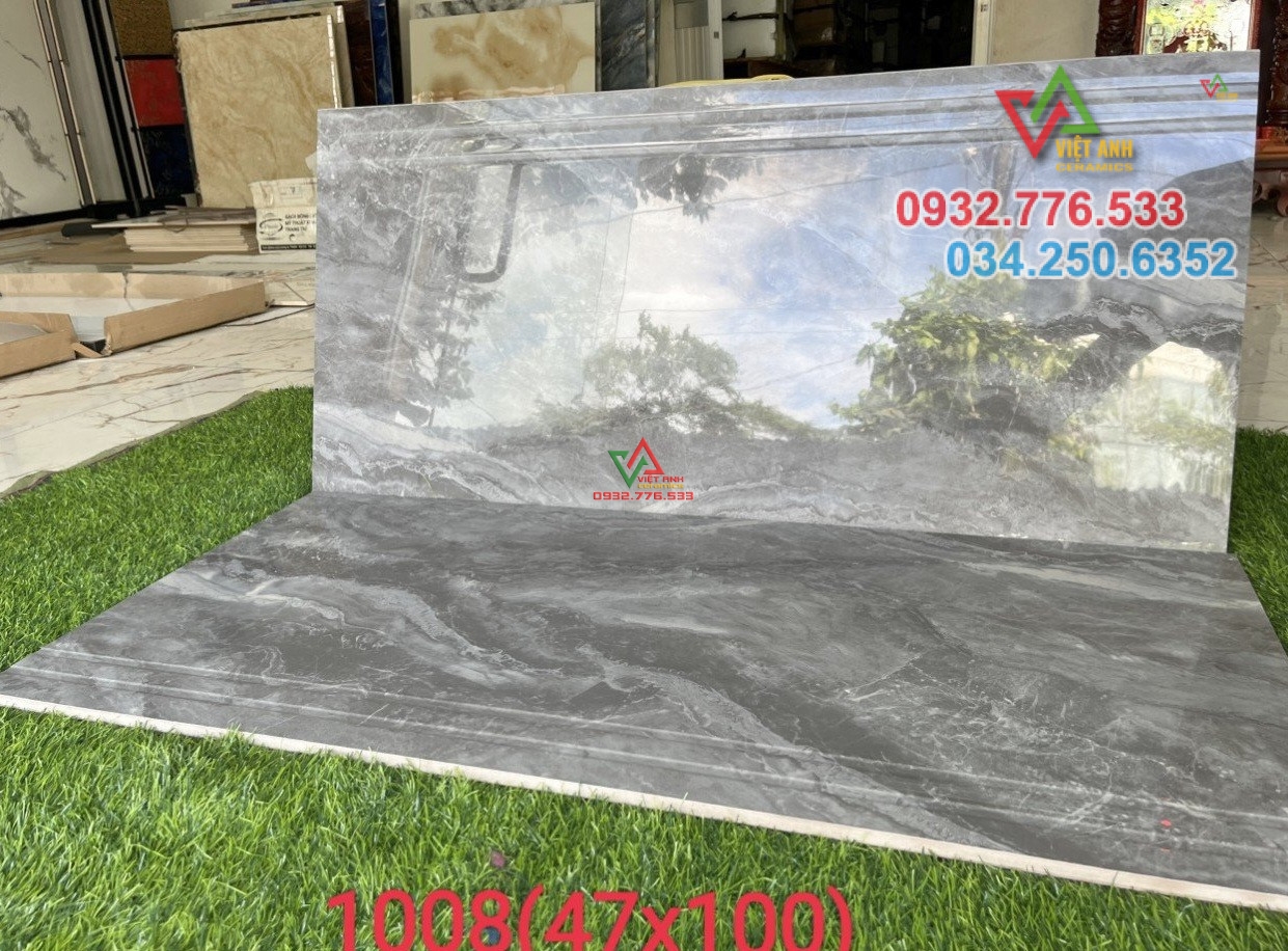 Gạch 47x100 màu xám bóng kiếng trang trí bậc cầu thang