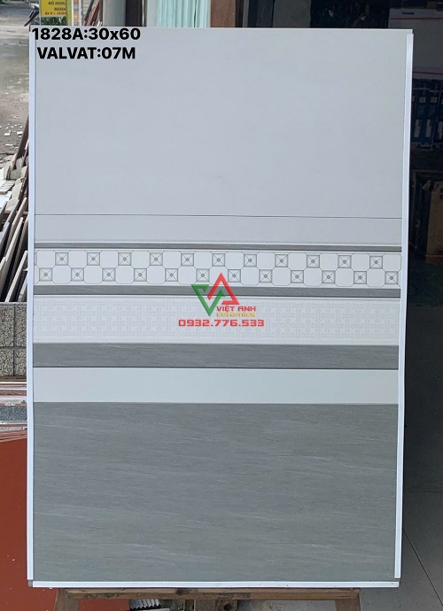 Gạch ốp tường 30x60 trang trí phòng tắm thoáng mát