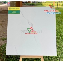 Gạch 100×100 màu trắng vân mây nhẹ hàng bóng kiếng