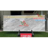 Gạch 47x100 trang trí cầu thang khắc kim sang trọng