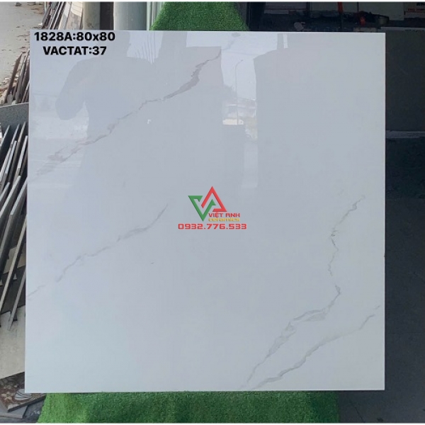 GẠCH LÁT NỀN 80X80 VÂN ĐÁ ONYX VÀNG BÓNG KIẾNG